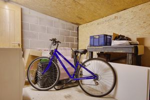 Outbuildings/Workshops- click for photo gallery